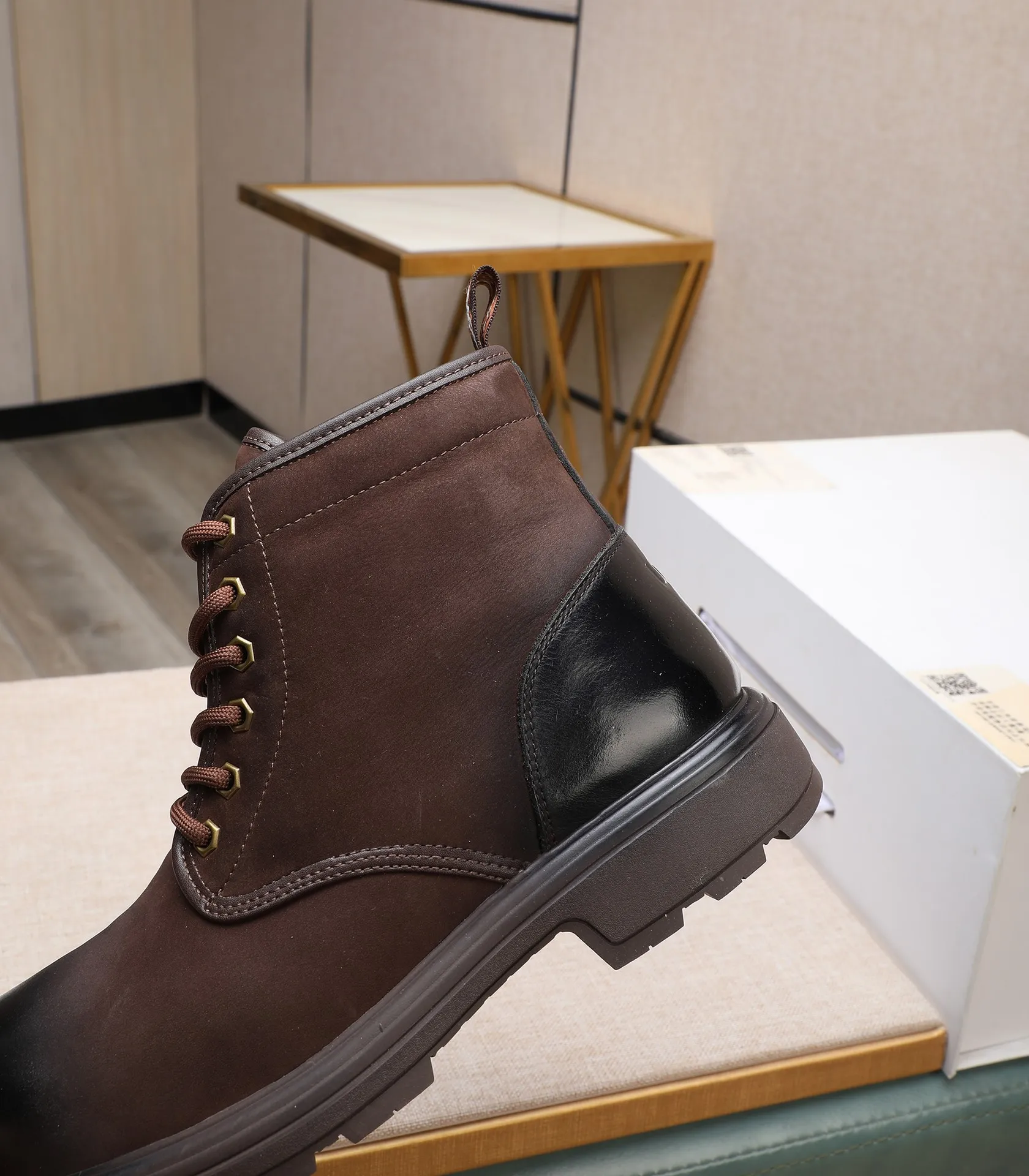 Men's men's shoes 💰620 (full genuine wool lining, 10% off for fake ones) Please note the quality of the original order and compare the thickness of the wool 🏮🏮 Popular UGG from Australia's warm luxury brand men's shoes, the official website is synchronized, Beckham men's style..., made of imported top-layer waxed cowhide, waxed toe box, Australian real wool velvet lining Carefully sewn...Imported rubber Martin boots outsole (comfortable, soft, wear-resistant) The quality is really great...Exquisite workmanship, you can't put it down at first sight, size 38-44 (customized in 45)